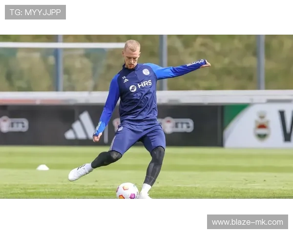 沙尔克主帅战术革新引关注，球队战绩迎显著提升